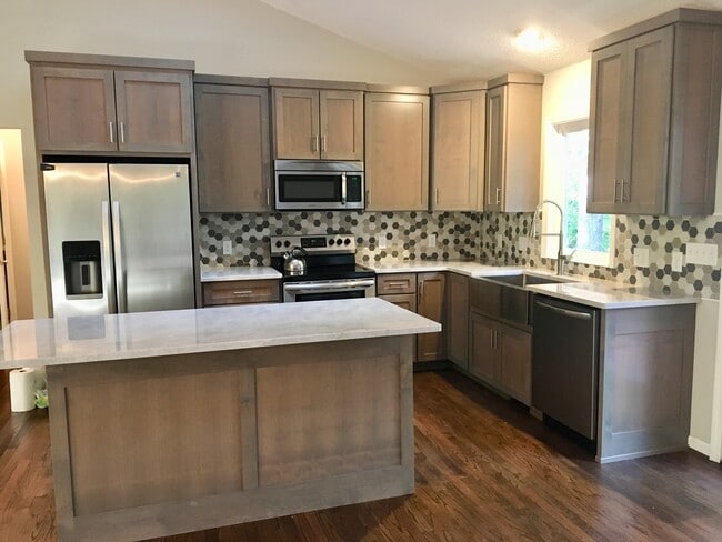 Building Photo - Black Mountain Rental