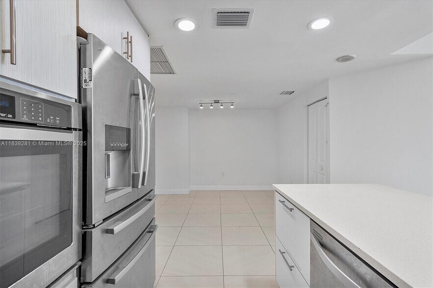 Building Photo - 1250 S Miami Ave