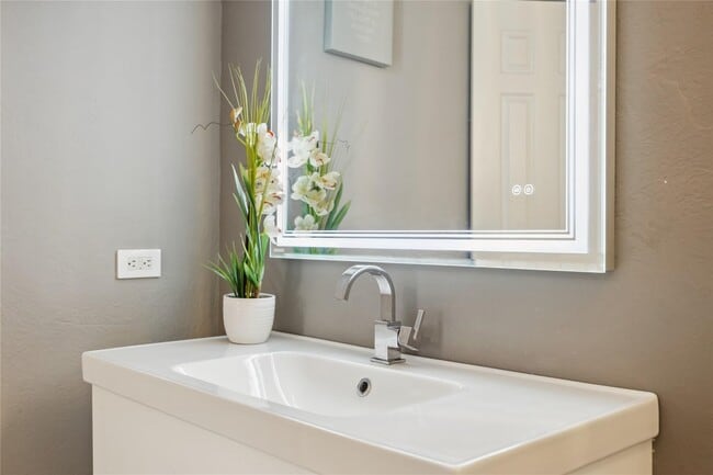 Building Photo - 3525 Sage Rd