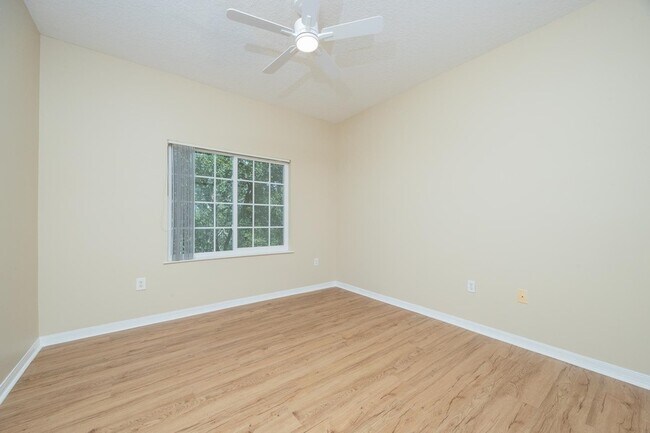 Building Photo - 550 Florida Club Blvd