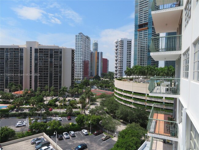 Building Photo - 1408 Brickell Bay Dr