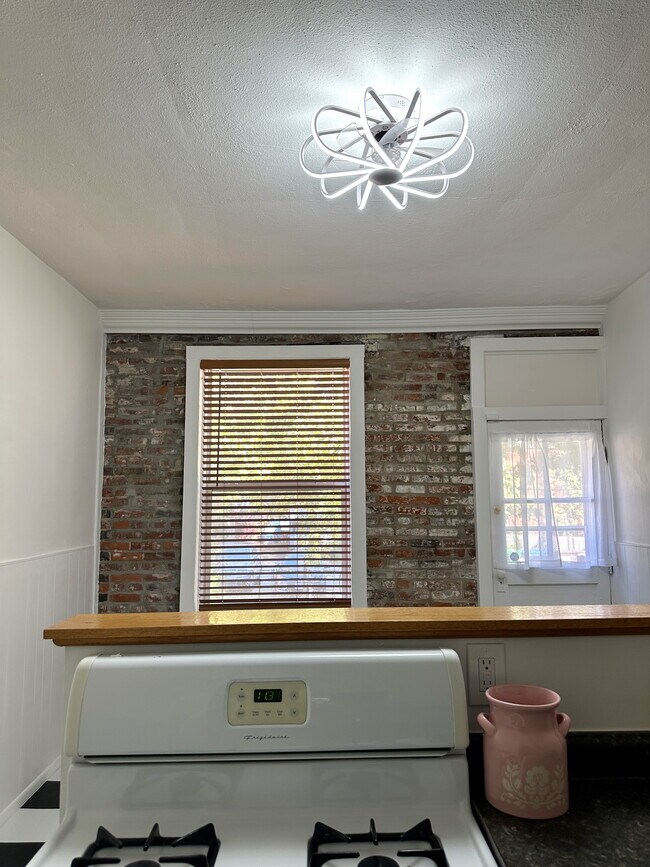 Building Photo - 4269 Botanical Ave