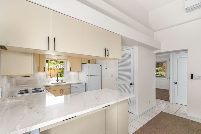 Building Photo - 2 Bedroom, 1 Bathroom Cottage in Kihei!