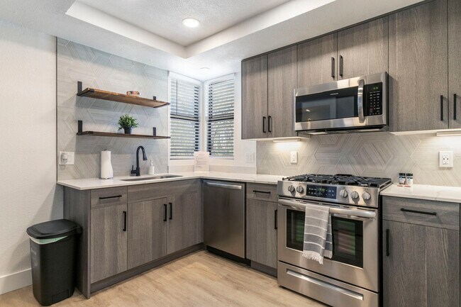 Building Photo - 14201 N 70th Way