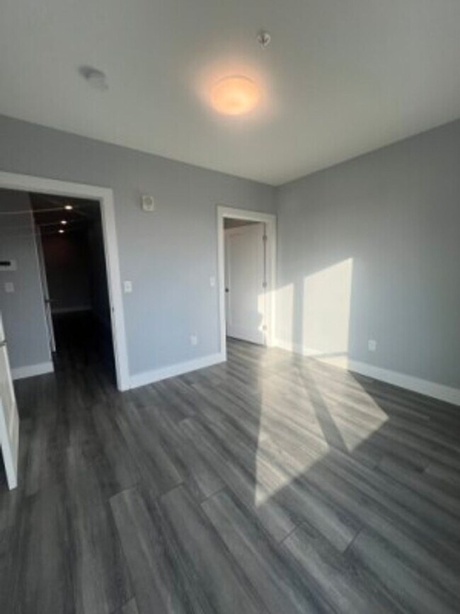 Building Photo - 2 Bed 2 Bath - South Boston - 6/1    (0.22...