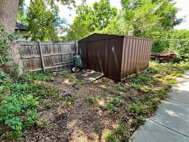 Building Photo - 3375 Fenton St