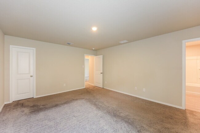 Building Photo - 5715 Leon Pl
