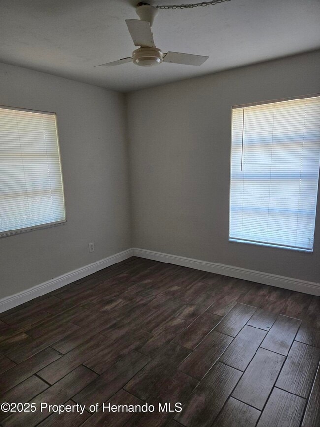 Building Photo - 1049 Barlow Ct