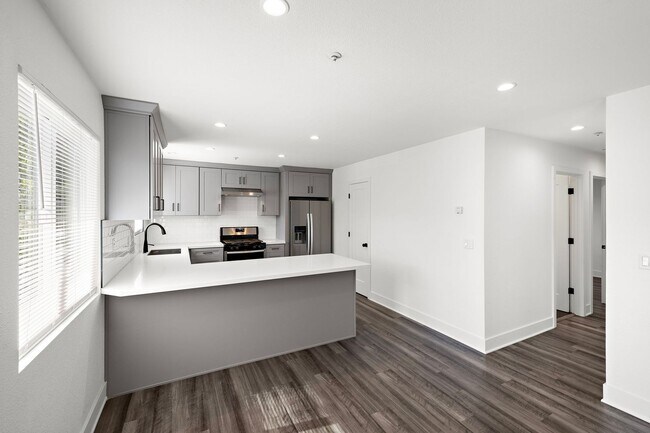 Building Photo - 161 Avenida Florencia