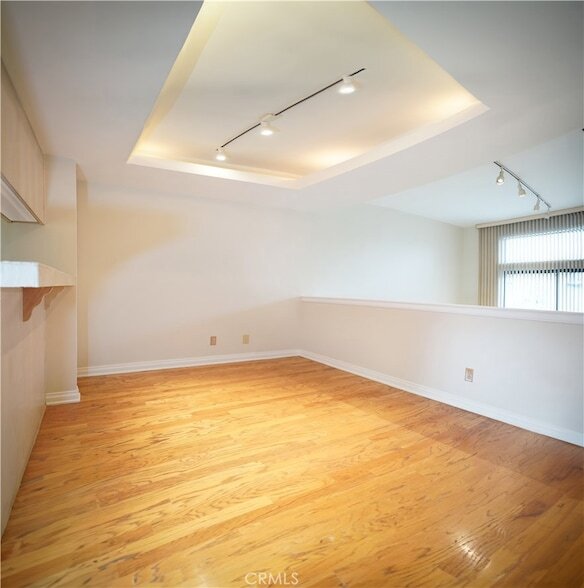 Building Photo - 14025 Riverside Dr