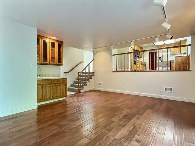 Building Photo - 3BD/2BA Tri-Level Updated Home & Walkable ...