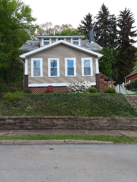 Building Photo - 716 Hazel Ave