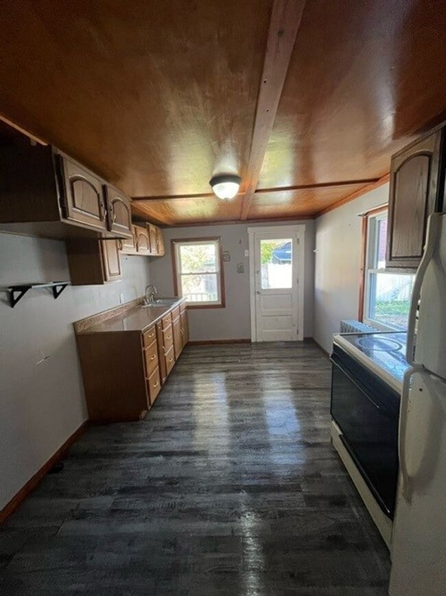 Building Photo - 3 bedroom 1 bathroom