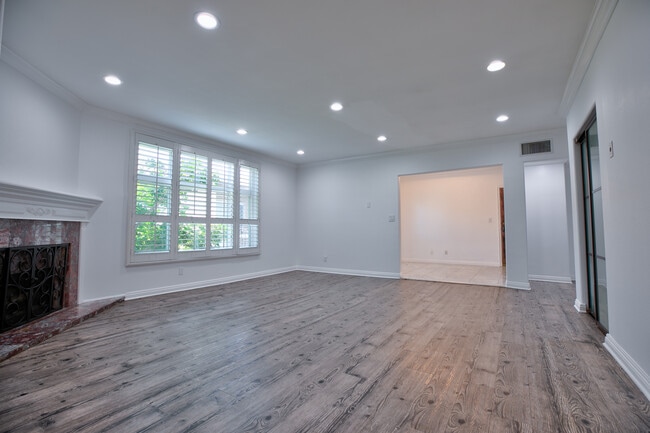 Building Photo - 1337 Berkeley St