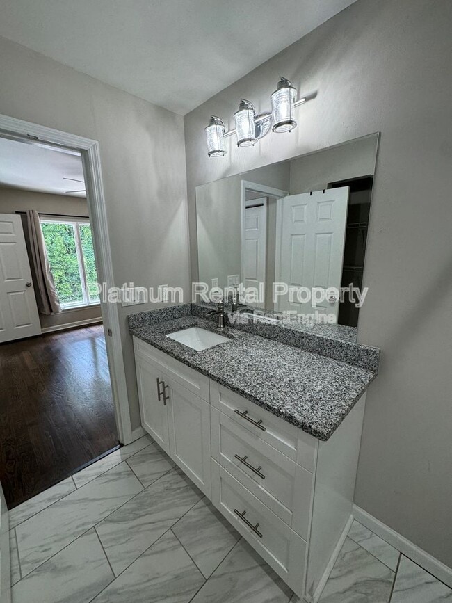 Building Photo - 17 Ivy Trail NE