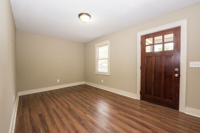 Building Photo - 108 Mimosa Ave