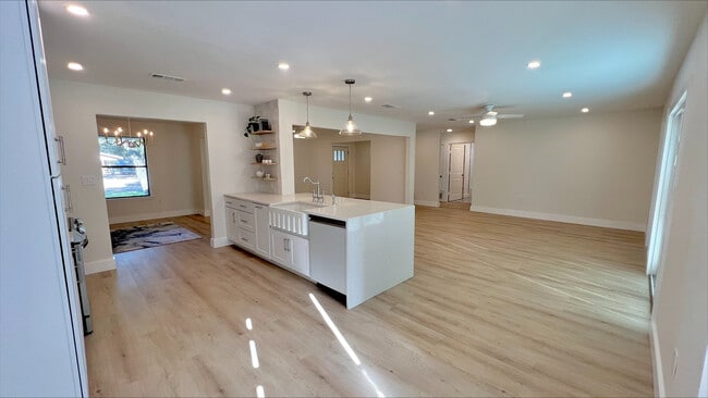 Building Photo - 513 Santa Clara Rd