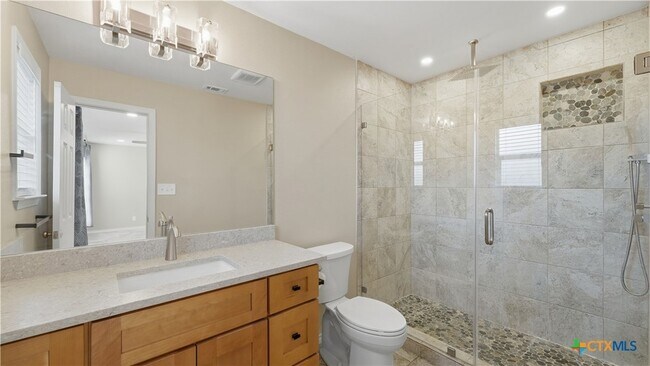 Building Photo - 1409 Highland Dr