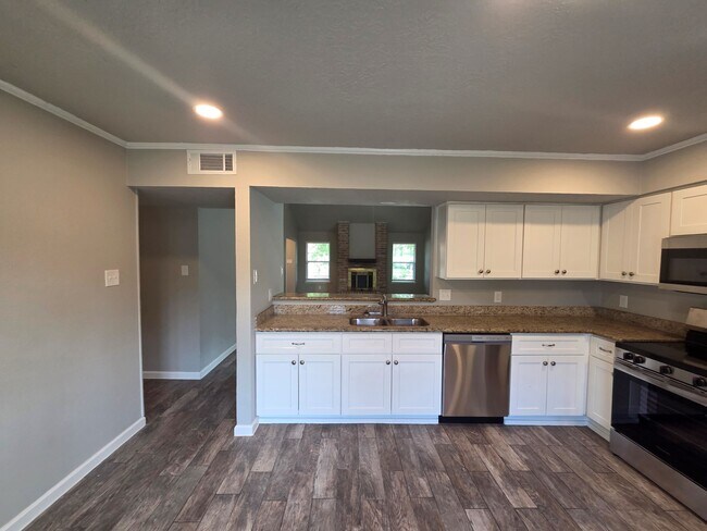 Building Photo - 5618 Stone Creek Dr