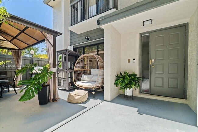 Building Photo - 3627 Cocoplum Cir