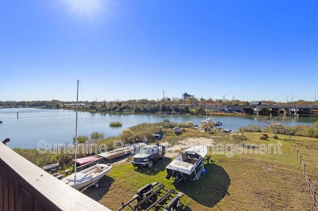 Building Photo - 735 W Ocean View Ave