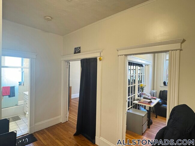 Building Photo - 79 Glenville Ave