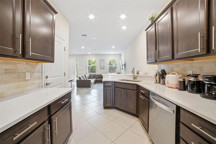 Building Photo - 4154 Greenway Dr
