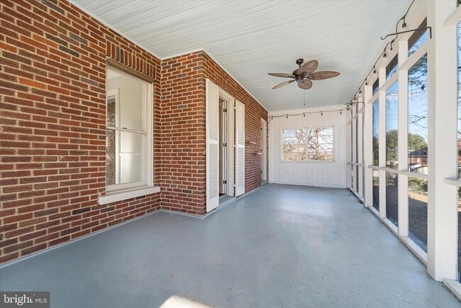 Building Photo - 311 W Main St