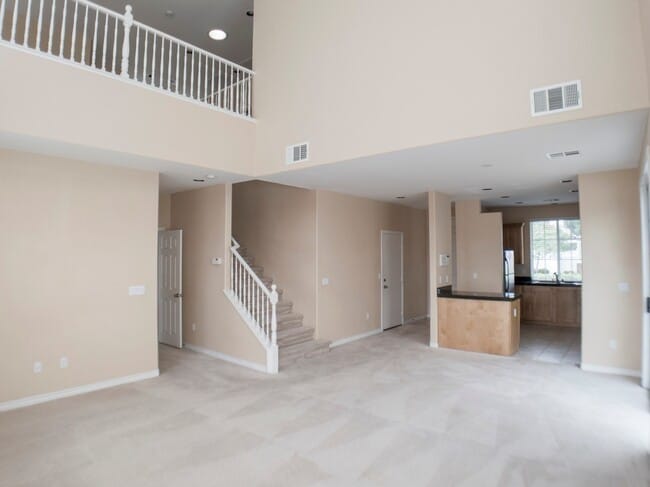 Building Photo - 3 BEDROOM, 3 BATHROOM, 2 CAR GARAGE, COMMU...