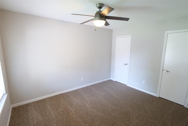Building Photo - 5302 Prairie Creek Dr