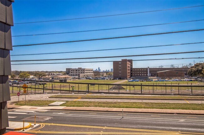 Building Photo - 700 Denson Dr
