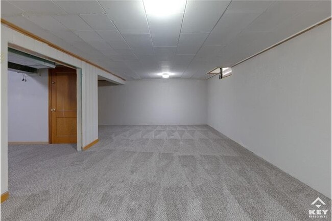 Building Photo - 209 S Custer Ave
