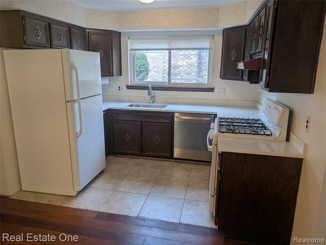 Building Photo - 43076 Ryegate St