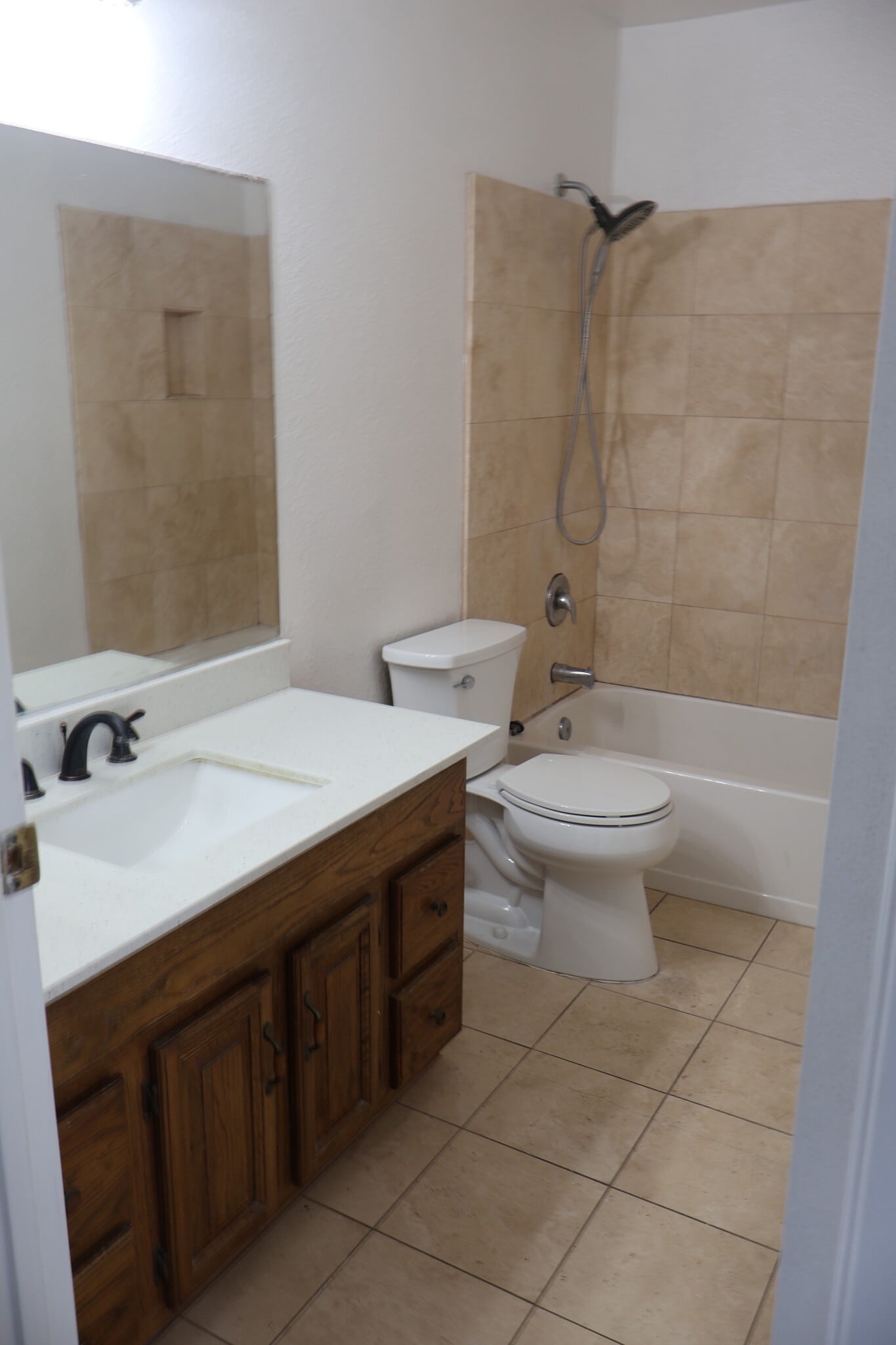 Building Photo - 571 S Evergreen Dr