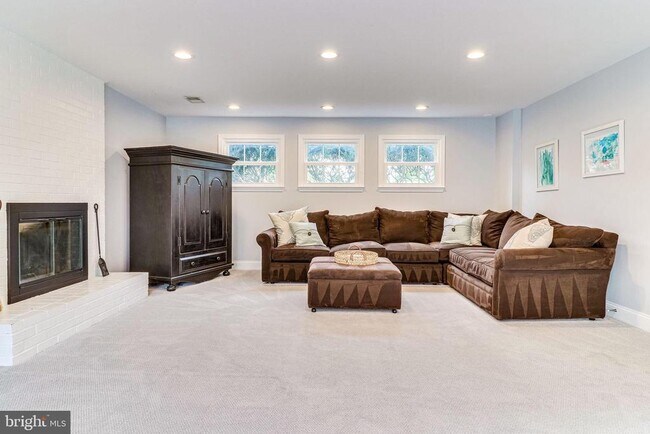 Building Photo - 6519 Engel Dr