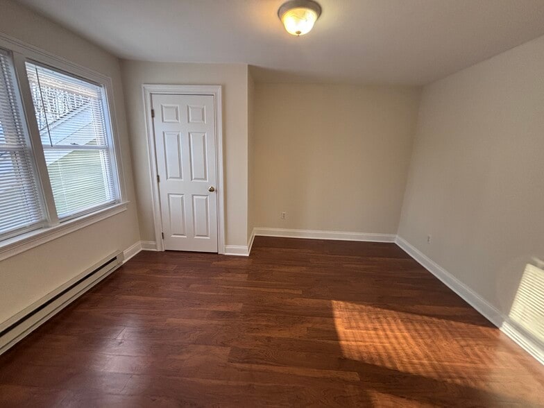 Building Photo - 101 Ponus Ave