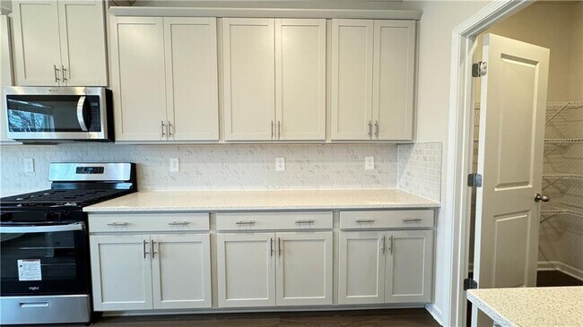 Building Photo - 228 Water Oak Wy
