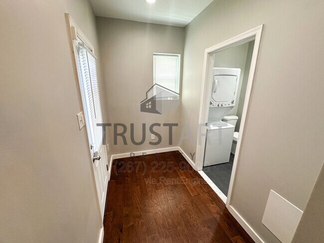 Building Photo - 2406 E Allegheny Ave