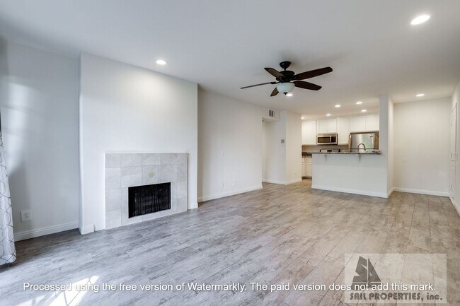 Building Photo - Remodeled Condo in Gated Community!