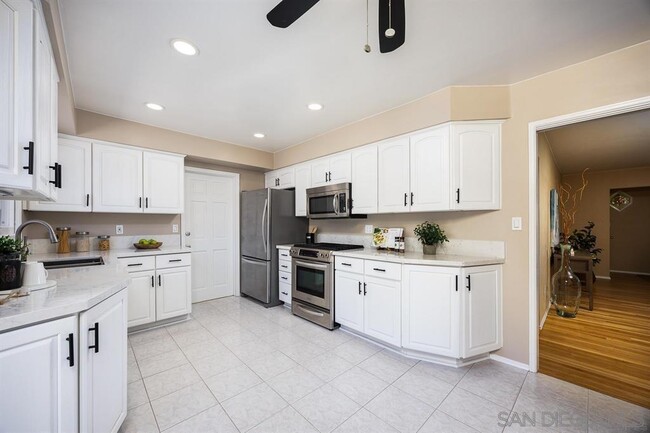 Building Photo - 8810 Mariposa St