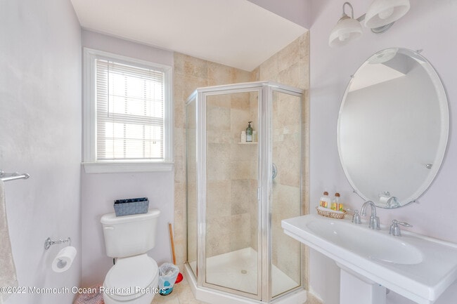 Building Photo - 322 Broadway