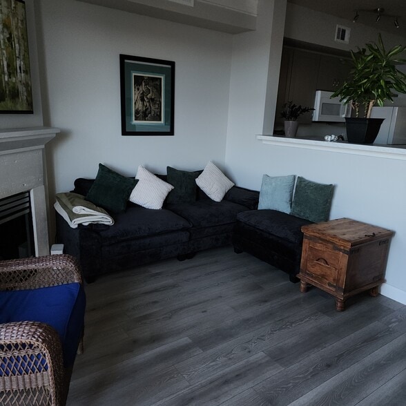 Building Photo - 1935 Piper St