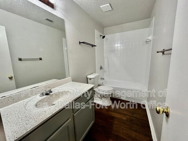 Building Photo - 2303 Bantry Ln