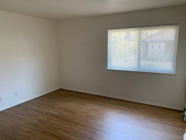 Building Photo - Ellwood Beach 4 Bedroom Home