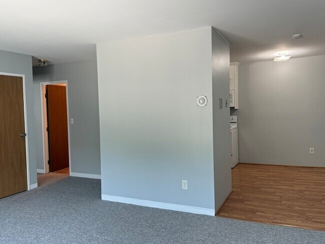 Building Photo - 13 Chapel Hill Dr
