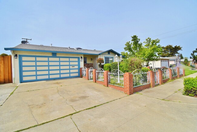 Primary Photo - $3,590 / 3 BR - NICELY REMODELED FREMONT H...