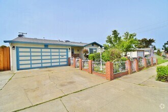 Building Photo - $3,590 / 3 BR - NICELY REMODELED FREMONT H...