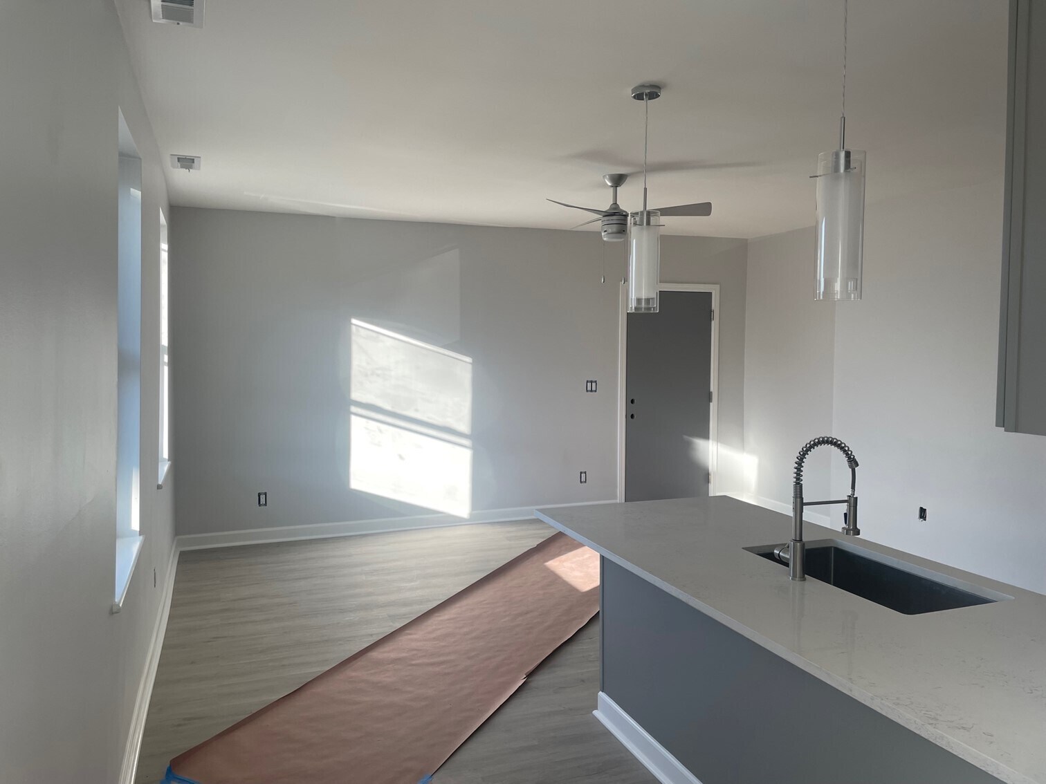 Spacious Living Room - 216 Findlay St