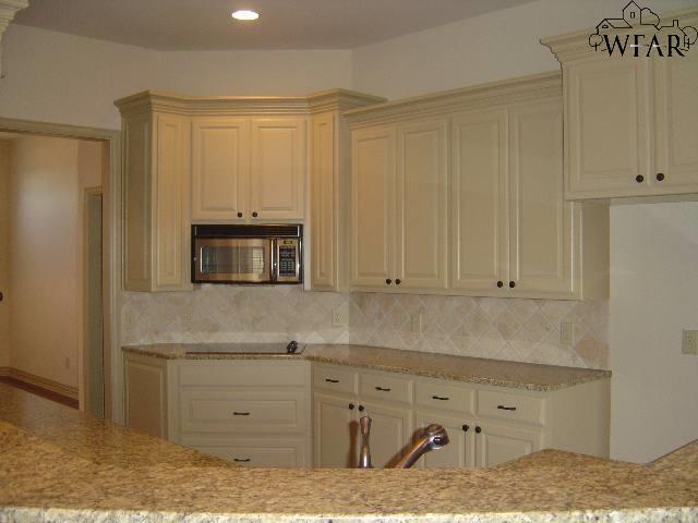 Building Photo - 8 Maplewood Ct