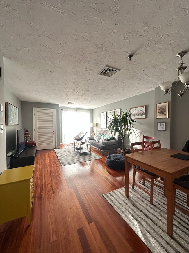 Building Photo - 230 Willard St